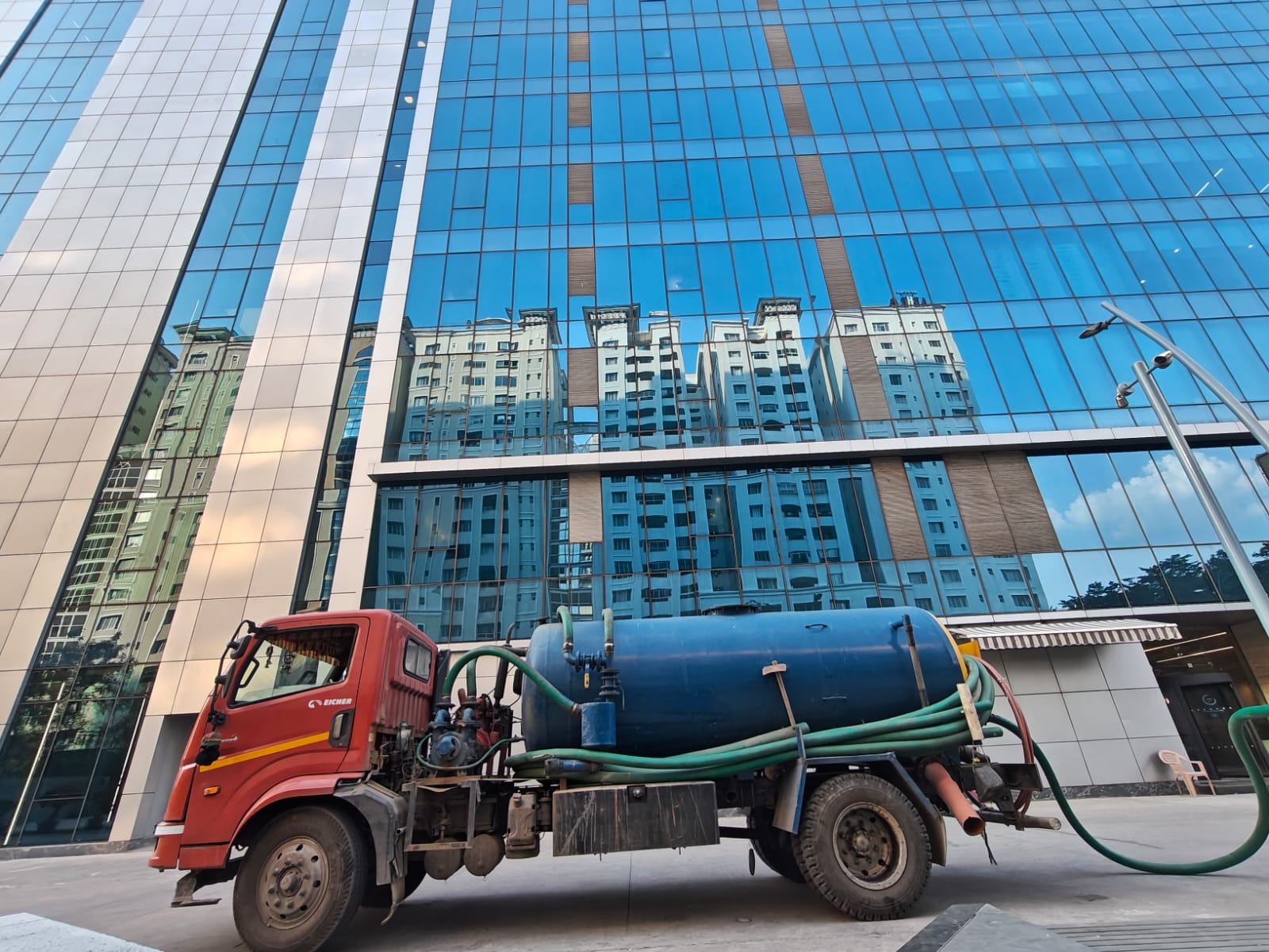 Hotels septic tank cleaning